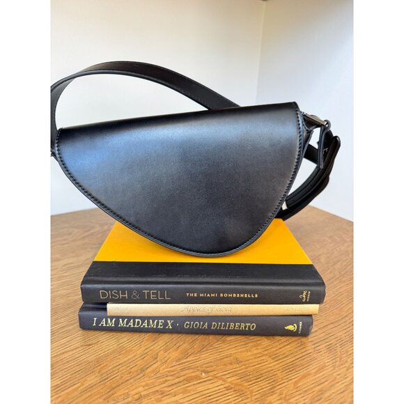 Zara Black Shoulder Bag With Adjustable Strap & Zipper Closure - Picture 1 of 12